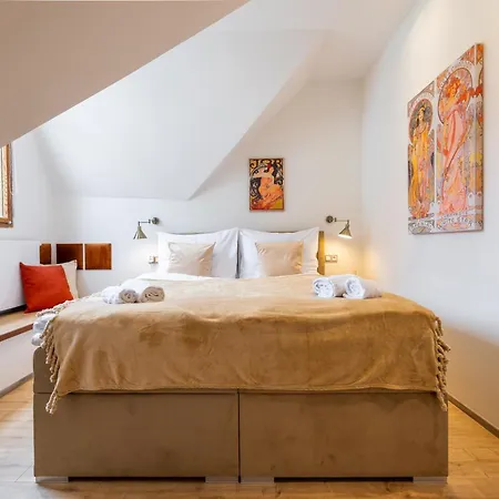 Stylish Loft In Centre By Easybnb Premium